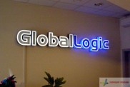 Світлові букви логотипу Global Logic/